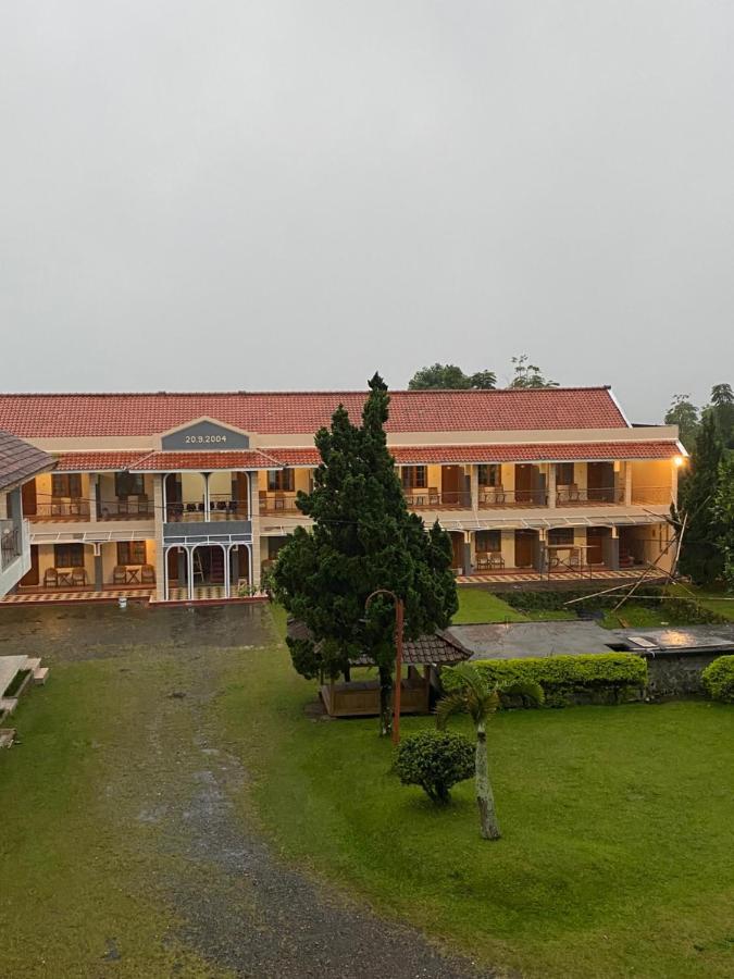 Hotel Puspa Sari Ciater Exterior foto