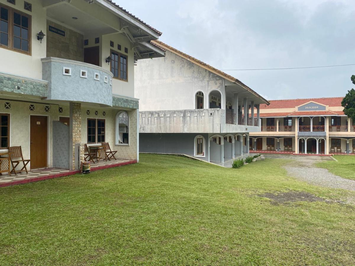 Hotel Puspa Sari Ciater Exterior foto
